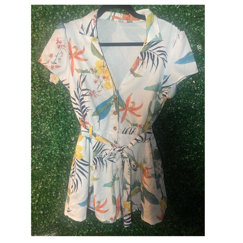 Flower themed short romper😍